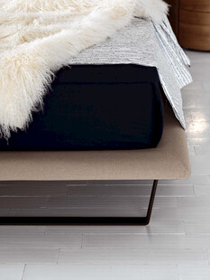 简约床品搭配柔软毛毯