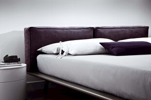 现代简约风格卧室床具