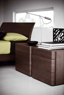 现代风格棕色床头柜