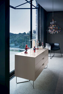 现代简约风室内窗边梳妆台