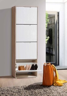 简约鞋柜旁的休闲搭配场景