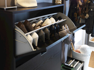 现代鞋柜有序收纳各式鞋履