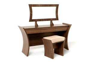 木质梳妆台搭配小巧凳