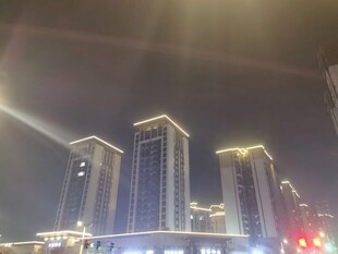 城市璀璨夜景高楼灯火