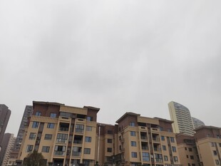 城市中的多层居民住宅楼