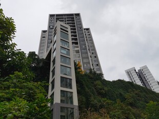 依山而立的现代高层住宅