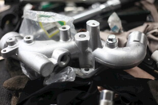 汽车金属部件特写