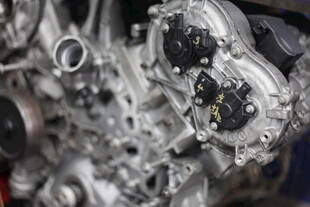 精密发动机部件特写