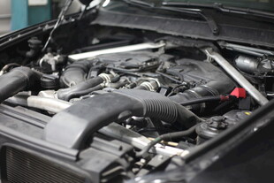 汽车发动机细节展示