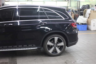 黑色奔驰旅行车展示