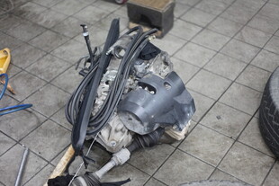 汽车变速器拆解部件展示