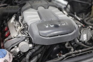 汽车发动机特写