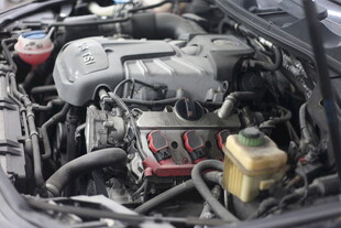 汽车发动机内部细节展示