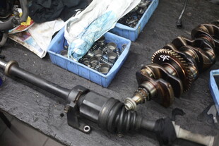 汽车零件维修场景