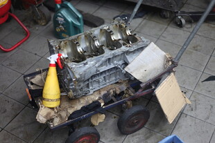 汽车发动机维修配件场景