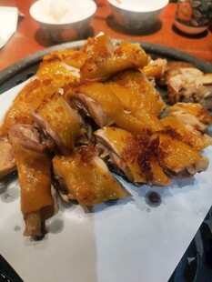 美味烤鸡色泽诱人