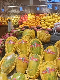 超市多彩水果陈列展示