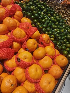 新鲜柑橘堆叠展示