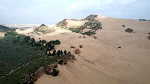 内蒙古玉龙沙湖沙漠景色