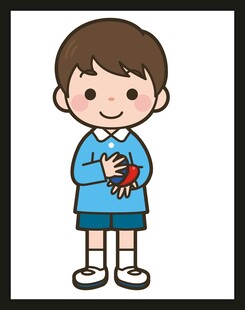 怀抱玩具的可爱小男孩