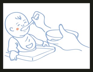 婴儿开心接受喂食场景