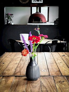 花瓶中的多彩鲜花