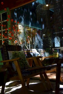 温馨室内休闲桌椅景观