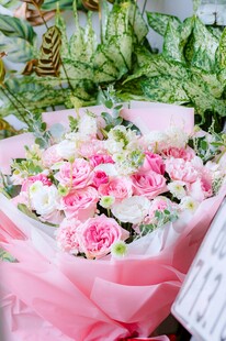 粉色系鲜花花束