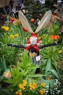 花园中的可爱昆虫雕塑