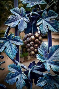 蓝调铁艺葡萄叶装饰