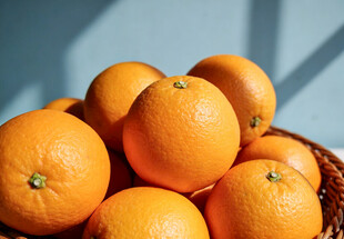 篮子里的新鲜橙子