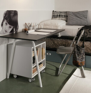 现代简约风书桌办公场景