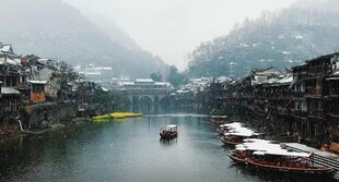 烟雨古镇水乡景色
