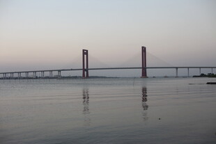 黄昏下的跨海大桥美景