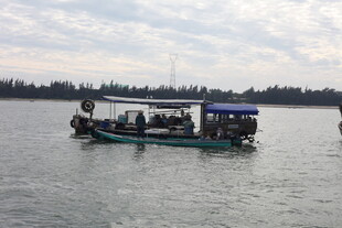 水面上的载人船只