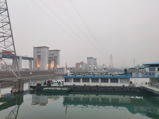 湖北旅游港口码头船只与工业景象