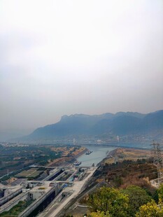 湖北 旅游 俯瞰城市与远山景观