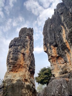 奇特双石柱景观