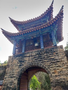 云云南 大中式古建拱门飞檐翘角