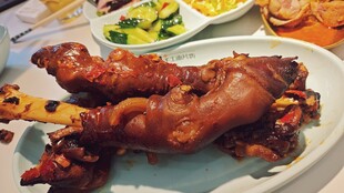 美味烧烤猪蹄等美食