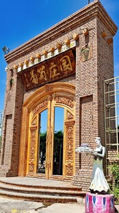 新疆喀纳斯中式华丽大门建筑景观