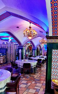 新疆喀纳异域风情的华丽餐厅空间