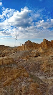 荒漠风光蓝天白云下的地貌