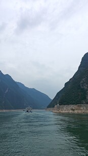 湖北三峡大壮丽江景中的山水风光