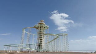 青海湖茶卡海上游乐设施建筑景观