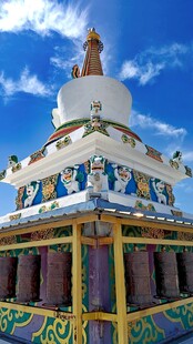 藏式佛塔尽显宗教建筑之美