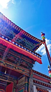 青海湖茶卡盐中式古建筑屋檐一角