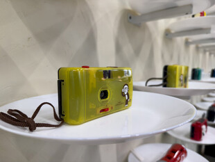 复古黄色相机陈列展示