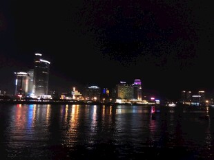 厦门城市夜景灯光璀璨 