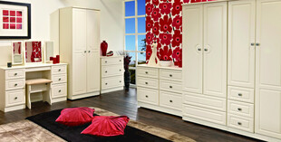 简约温馨卧室衣柜装饰场景